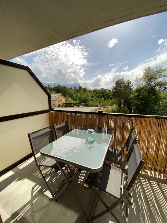 Appartement Situe A Cote Du Lac De Serre Poncon Saint-Sauveur  Esterno foto